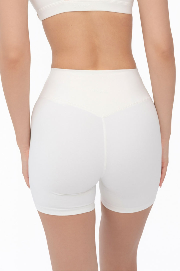 #color_milky-white